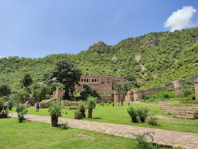Bhangarh Fort Tour –The Mysterious Haunted Fort of Rajasthan